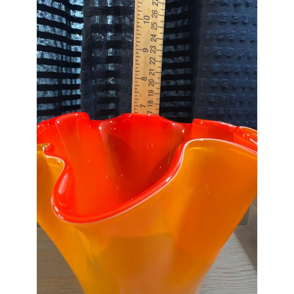 Gorgeous Designs China Art Glass Fluted‎ Ruffled Bowl Orange Yellow